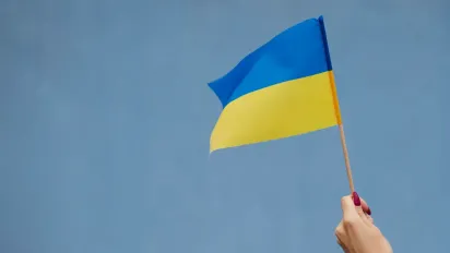 Не лише сфера обслуговування: де і кому закон забороняє спілкуватися російською мовою - фото