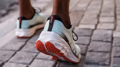 Як підібрати кросівки Asics для різного типу пронації стопи - фото