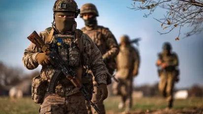 Середня зарплата піхотинця на фронті в Україні становитиме 300 тисяч грн:  в уряді готують зміни - фото