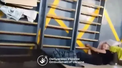 Прив'язували кайданками до батареї: на Закарпатті затримали керівництво ТЦК - фото