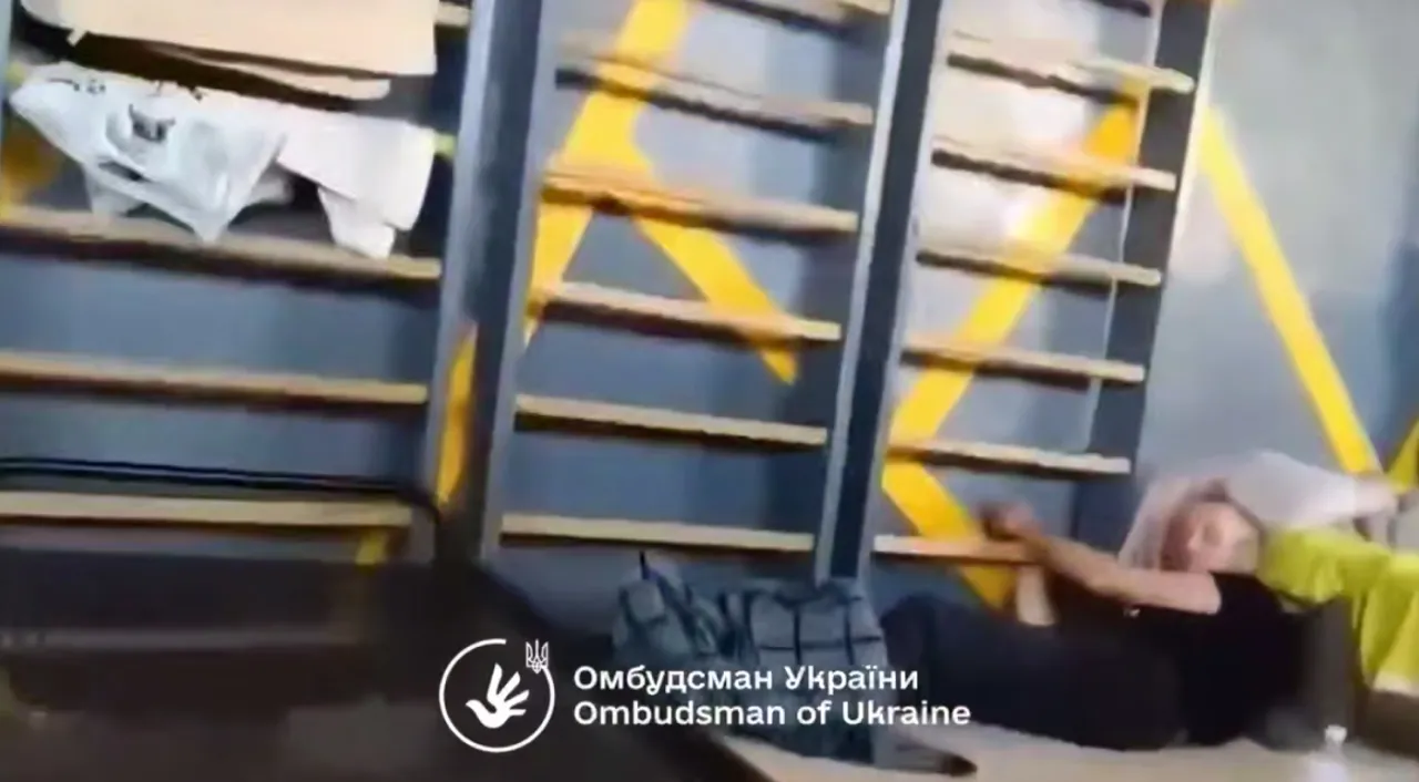 Прив'язували кайданками до батареї: на Закарпатті затримали керівництво ТЦК 