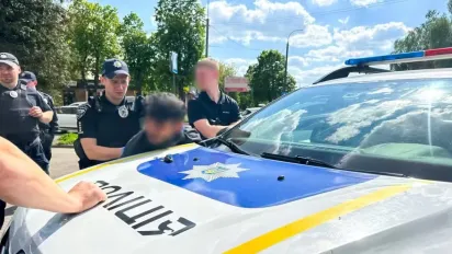 У Рівному чоловік пограбував перехожого серед білого дня: його судитимуть - фото