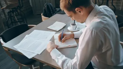 Студента можуть затримати після в’їзду в Україну: коли ТЦК та поліція мають право - фото