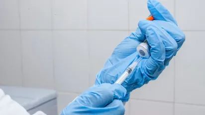Невакцинованим дітям готують обмеження: що передбачає нова ініціатива Кабміну - фото