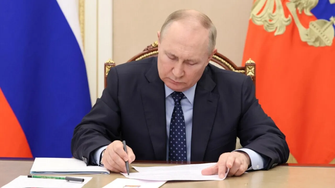 Спроба применшити наслідки атак: путін на нараді прокоментував удари безпілотників по території рф 