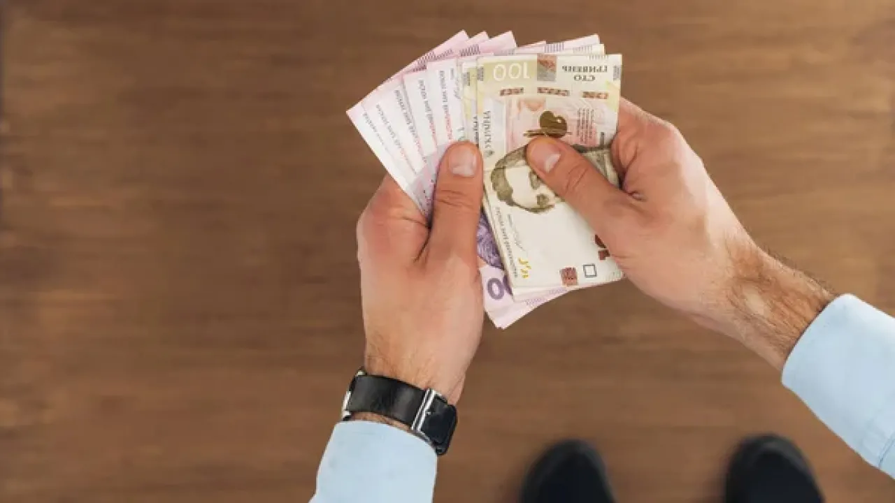 Державна допомога у літній період: які категорії українців отримають додаткові та одноразові виплати 