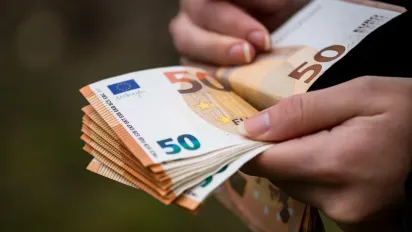 Євро стрімко дорожчає: економіст пояснив, що робити українцям із заощадженнями - фото