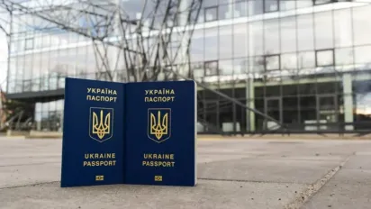 Пенсійне посвідчення не допоможе: кому з громадян відмовлять у перетині кордону під час воєнного стану - фото