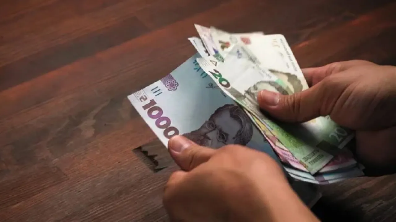 Частині українців доведеться звернутися до ПФУ для отримання виплати до Дня Незалежності 