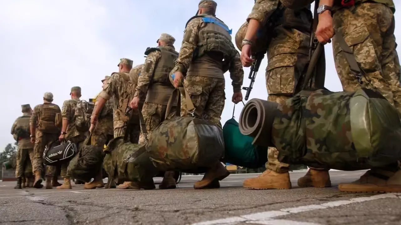 В армії — нові правила: кому платитимуть більше й скоротять службу 