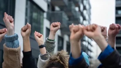 Росіяни почали протестувати проти кремля, але не через війну, — експерт - фото