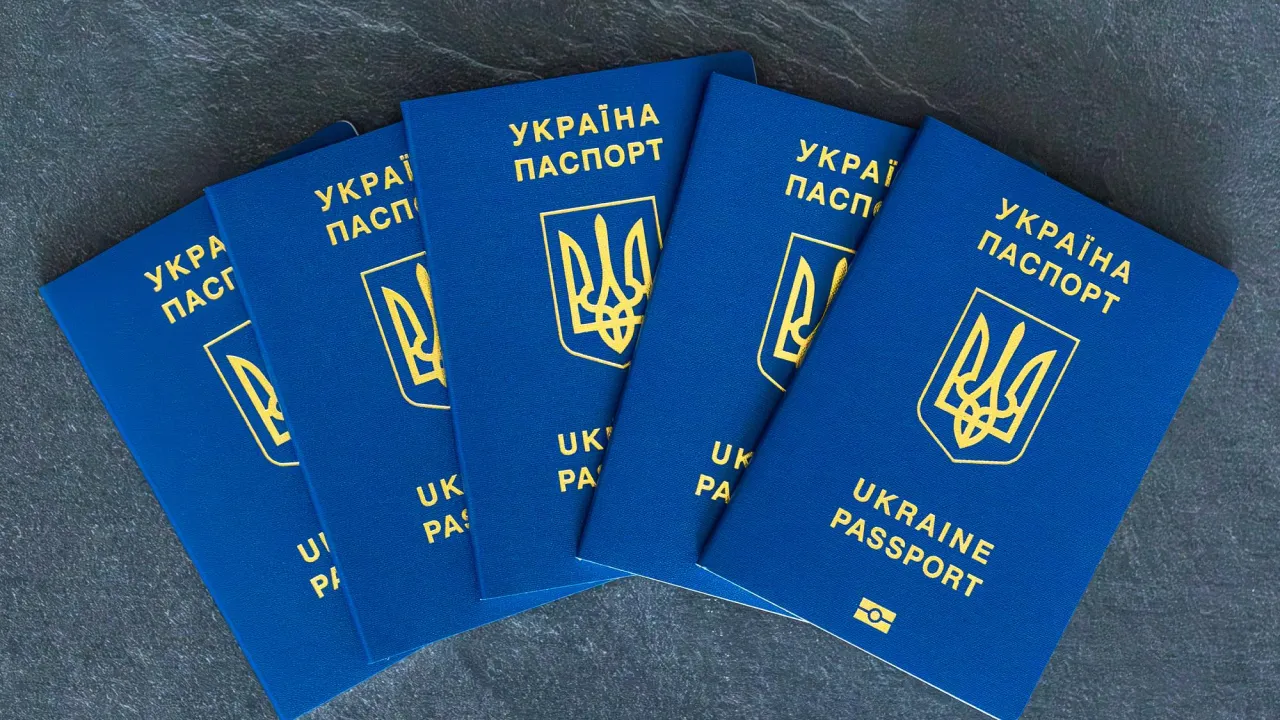 Чи випустять вас за кордон у 2026 році: як перевірити свій статус перед поїздкою 