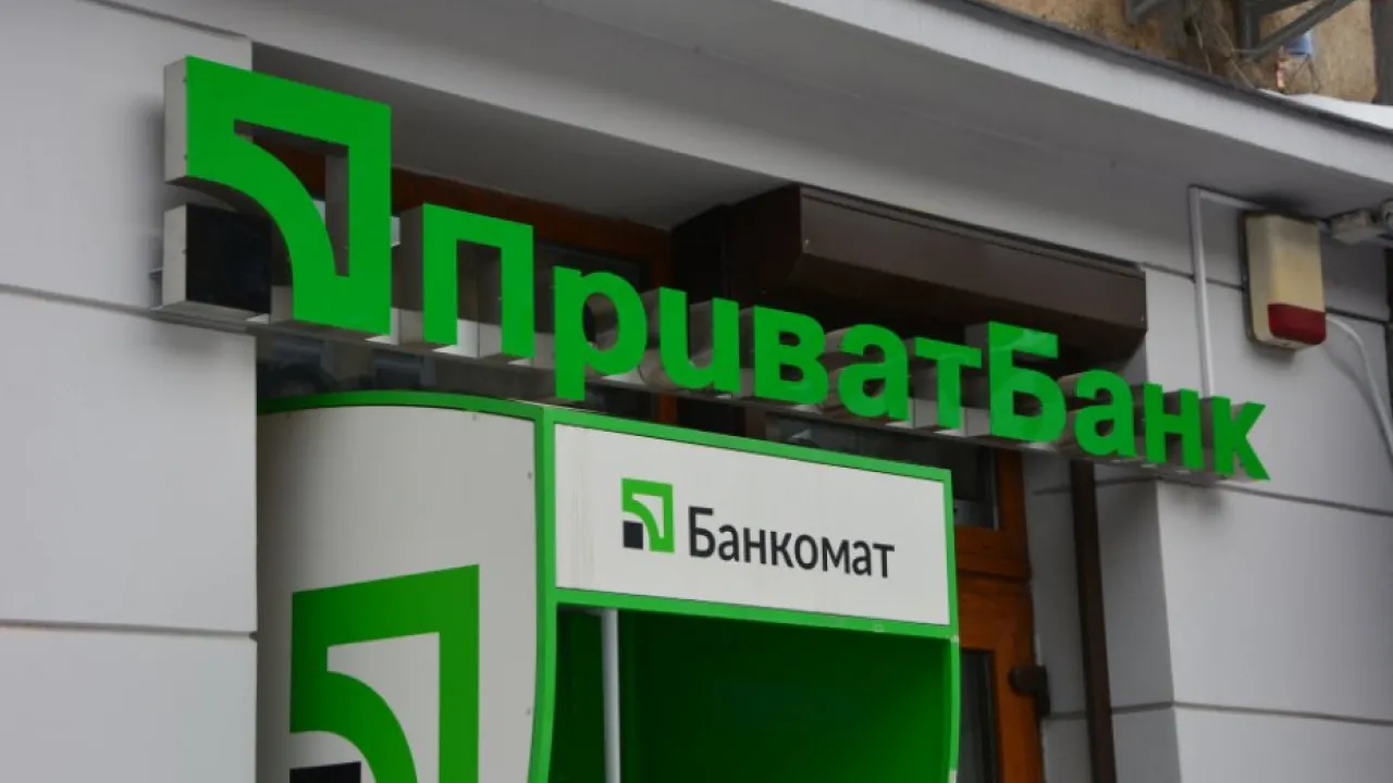 Просто так тепер валюту не здаси: запустили нові правила щодо обміну доларів 