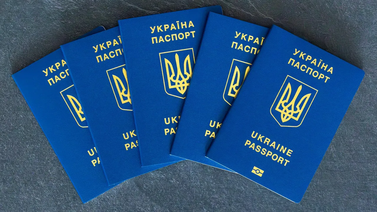 Оприлюднили рейтинг найсильніших паспортів світу: яке місце посіла Україна 