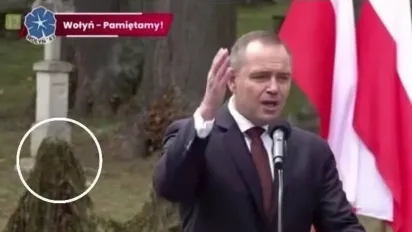 Під час виступу Навроцького українські могили раптово зникли з поля зору: що сталося - фото