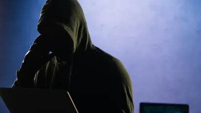 Три повідомлення в телефоні, які можуть коштувати вам грошей: їх радять видалити негайно - фото