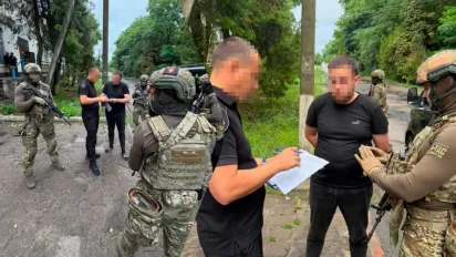 Знущання та незаконне утримування військових на Кіровоградській області: ДБР затримало двох бійців полку «Скеля» - фото