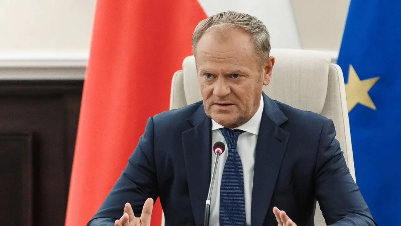 «Хулігани відчули політичний дах»: Туск розкритикував Навроцького та Качинського через напад на українців 