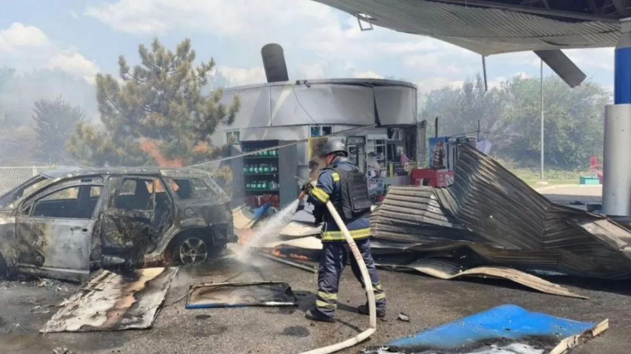 Росіяни вдарили по заправці на Дніпропетровщині: загинули три людини 