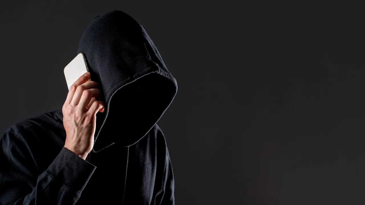 Телефонні шахраї вигадали нову схему з фейковими звинуваченнями у держзраді 