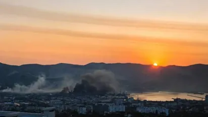 Масштабна атака на Новоросійськ: вибухи лунали понад 9 годин, є влучання (ФОТО) - фото