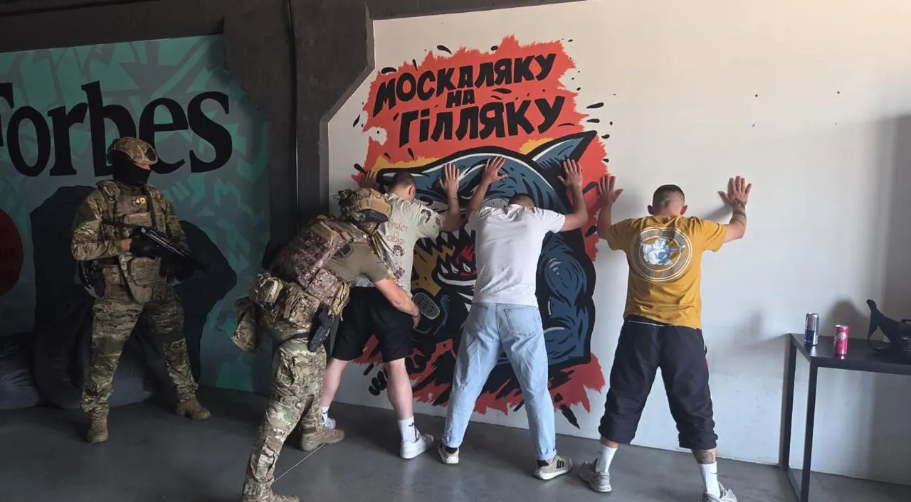 Фальшиві банкіри та ліки-пустушки: як працювала мережа з 94 кол-центрів 