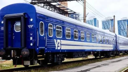 П'яні провідники силою викинули 15-річного хлопця з потяга: деталі інценденту - фото