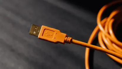 Як правильно вставляти USB-C: чи має значення сторона кабелю - фото