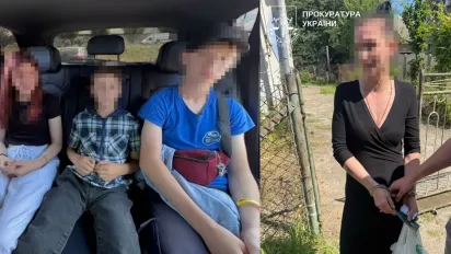 На Рівненщині судитимуть матір, яка намагалася продати трьох дітей і змушувала продавати їх наркотики - фото