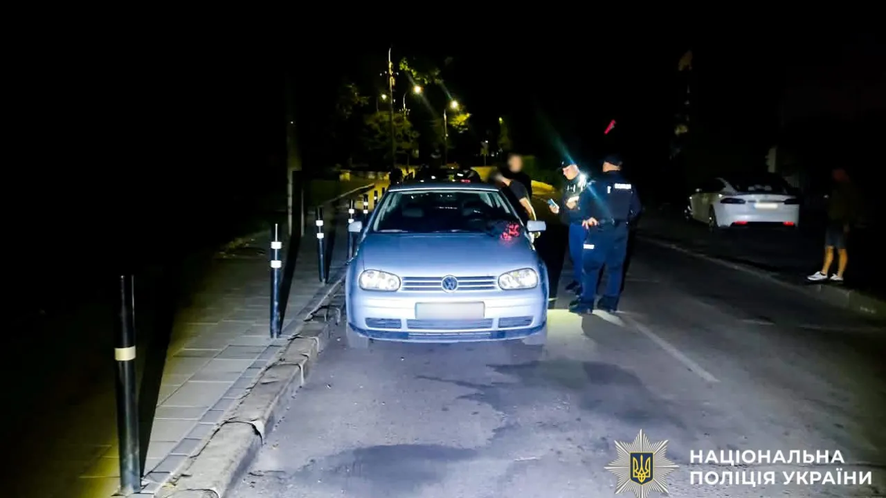 Власник залишив ключі всередині: У Рівному затримали 19-річного хлопця, який вкрав авто 
