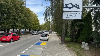 Синьо-жовті паркомісця в Польщі: чому поляки подумали, що вони для українців - фото