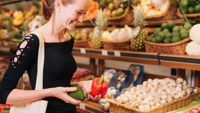 Чи вистачить Україні продуктів після ударів по складах: що кажуть урядовці - фото