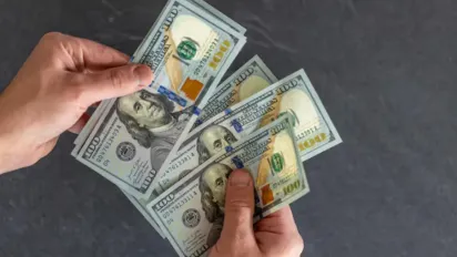 Курс валют на 19 вересня: скільки коштують долар і євро в обмінниках  - фото