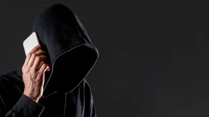 Шахраї вигадали нові способи красти гроші українців: які схеми набирають обертів - фото