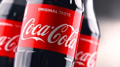 Coca-Cola повертається на полиці українських магазинів: звідки везтимуть напій   - фото