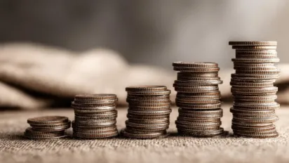 Що потрібно зробити у день зарплати, аби гроші не переводились: народні прикмети - фото